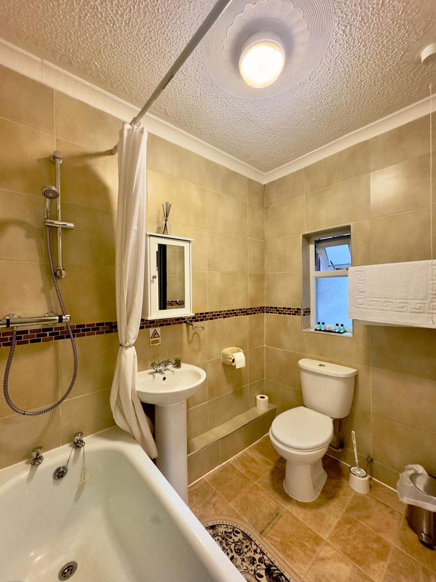 Coastal Park Accommodation Llanelli Zewnętrze zdjęcie